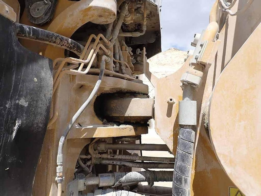 Wheel loader CAT 988K: picture 30