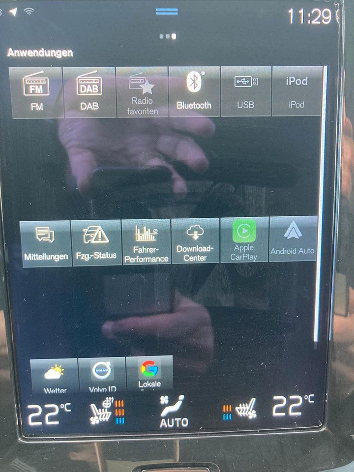 Station wagon Volvo V60 T8 R Design Recharge Plug-In Hybrid AWD: picture 23