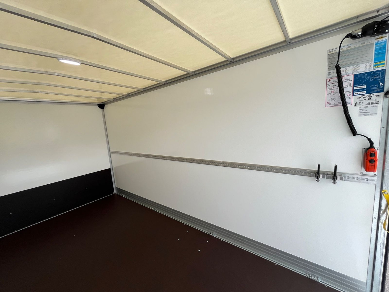 Box van Renault MASTER HUMBAUR KOFFER: picture 10