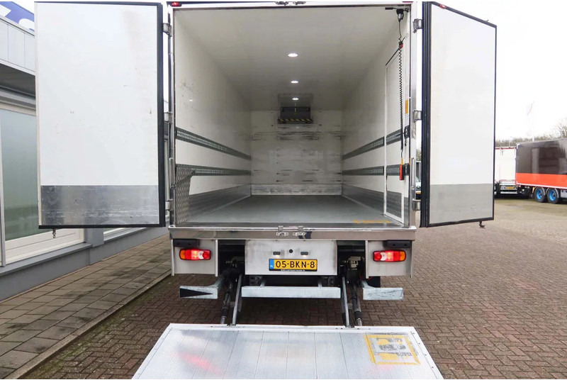 DAF CF 260 CF 260 FA Carrier Supra 450 Nordic, Dhollandia 1500 kg - Refrigerator truck: picture 4 DAF CF 260 CF 260 FA Carrier Supra 450 Nordic, Dhollandia 1500 kg - Refrigerator truck: picture 4