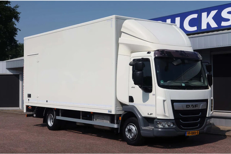 DAF LF 210 Bakwagen + Dhollandia klep 1500 kg - Box truck: picture 2 DAF LF 210 Bakwagen + Dhollandia klep 1500 kg - Box truck: picture 2