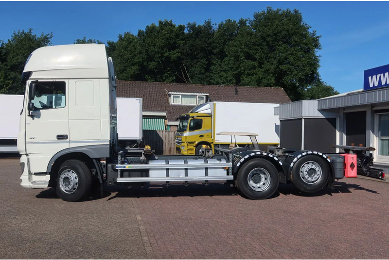 Container transporter/ Swap body truck DAF XF 106.450 Wissellaadbaksysteem / Chassis: picture 12