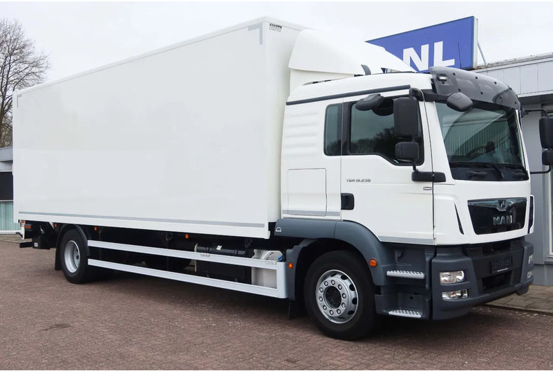 MAN TGM 18.250 Bal+Klep Dhollandia 2.000 kg Geisoleerd dak - Box truck: picture 2 MAN TGM 18.250 Bal+Klep Dhollandia 2.000 kg Geisoleerd dak - Box truck: picture 2