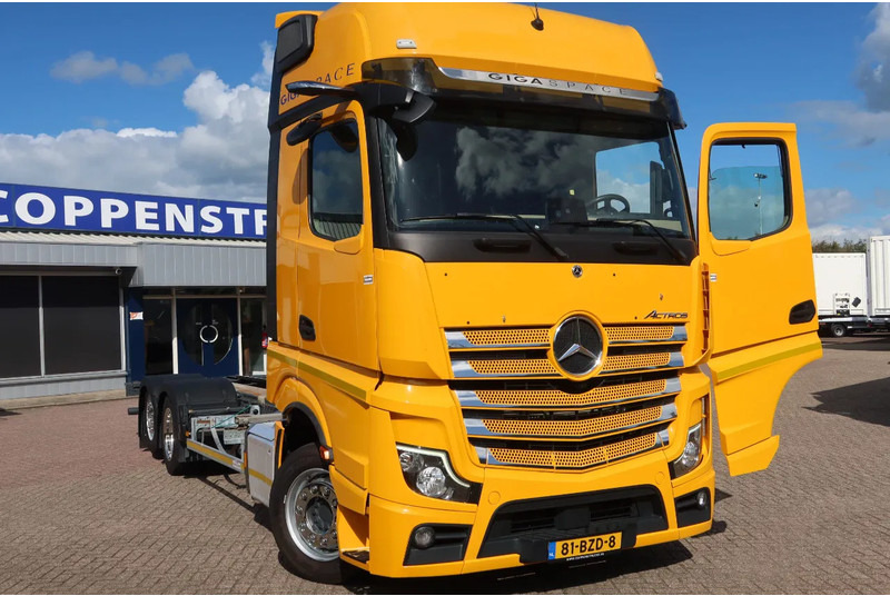 Mercedes-Benz Actros - Cab chassis truck: picture 2 Mercedes-Benz Actros - Cab chassis truck: picture 2