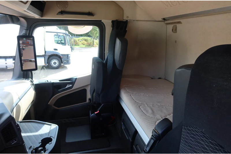 Mercedes-Benz Actros - Cab chassis truck: picture 5 Mercedes-Benz Actros - Cab chassis truck: picture 5