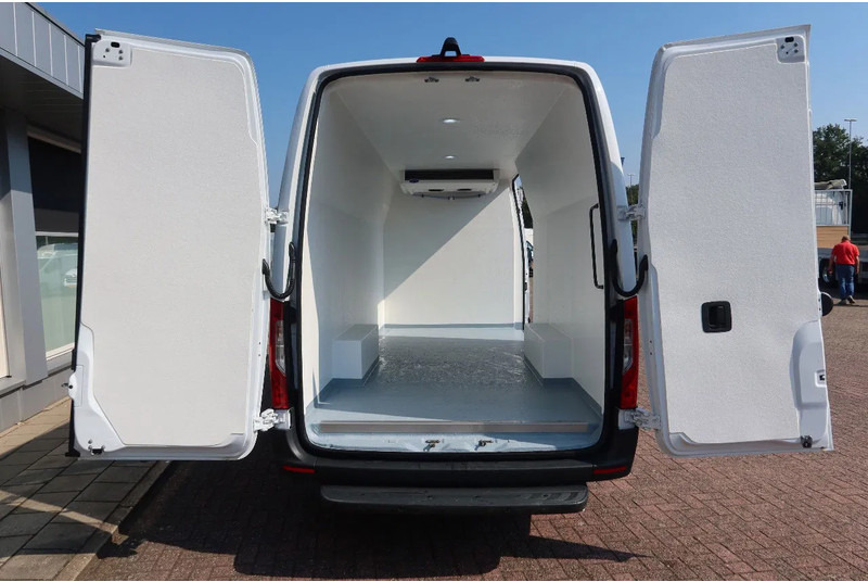 Mercedes-Benz Sprinter 317 Koel/Vries/Verwarmen met nachtaansluiting 220 volt. AUTOMAAT! - Refrigerated van: picture 4 Mercedes-Benz Sprinter 317 Koel/Vries/Verwarmen met nachtaansluiting 220 volt. AUTOMAAT! - Refrigerated van: picture 4