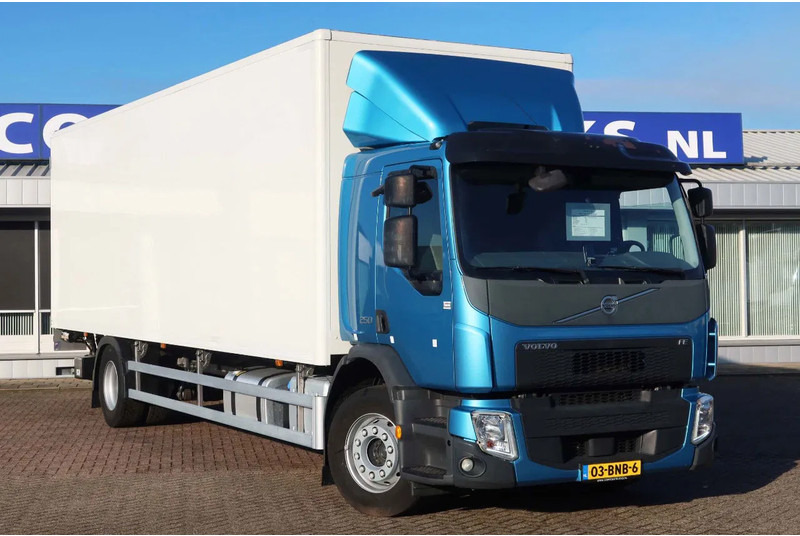 Volvo FE 250 Bakwagen + Dhollandia klep 2500 KG. 49.000 KM!! - Box truck: picture 2 Volvo FE 250 Bakwagen + Dhollandia klep 2500 KG. 49.000 KM!! - Box truck: picture 2