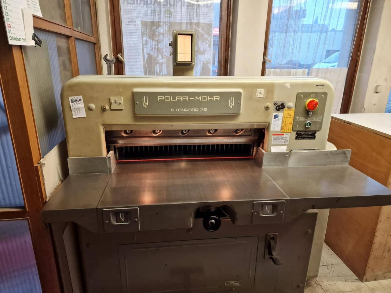 Polar 72 CS - Paper cutting machine: picture 1 Polar 72 CS - Paper cutting machine: picture 1