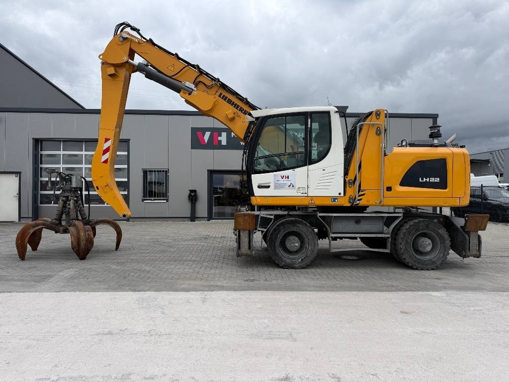 Liebherr LH 22  - Waste/ Industry handler: picture 2 Liebherr LH 22  - Waste/ Industry handler: picture 2