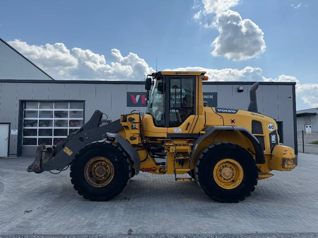 Volvo L 90 G - Wheel loader: picture 2 Volvo L 90 G - Wheel loader: picture 2