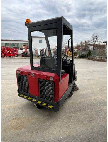 MP-HT Max 170E - Aufsitzkehrmaschine, Kehrmaschin - Attachment for Construction machinery: picture 4 MP-HT Max 170E - Aufsitzkehrmaschine, Kehrmaschin - Attachment for Construction machinery: picture 4
