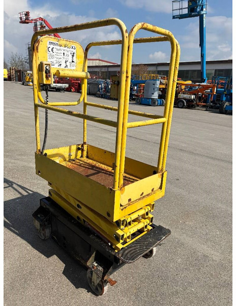 Boss 4,55m Arbeitsbühne Personenlift, BJ 2009 - Scissor lift: picture 4 Boss 4,55m Arbeitsbühne Personenlift, BJ 2009 - Scissor lift: picture 4