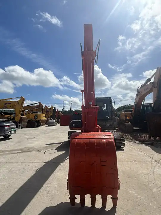 12 Ton Tracked Excavator Low Working Hours Hitachi Zx120 Hydraulic Excavator With Isuzu Engine In Shanghai - Crawler excavator: picture 3 12 Ton Tracked Excavator Low Working Hours Hitachi Zx120 Hydraulic Excavator With Isuzu Engine In Shanghai - Crawler excavator: picture 3