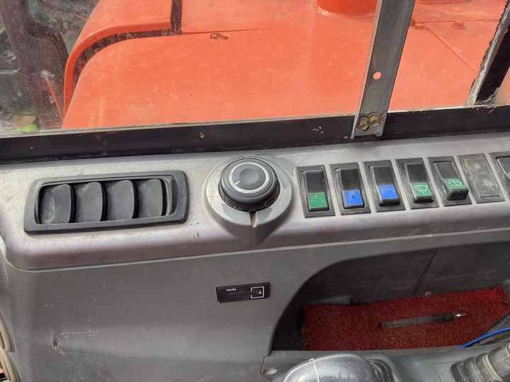 Awesome Performance Korea Imported Small Scale Used Doosan Dx60 Excavator in Shanghai - Crawler excavator: picture 3 Awesome Performance Korea Imported Small Scale Used Doosan Dx60 Excavator in Shanghai - Crawler excavator: picture 3