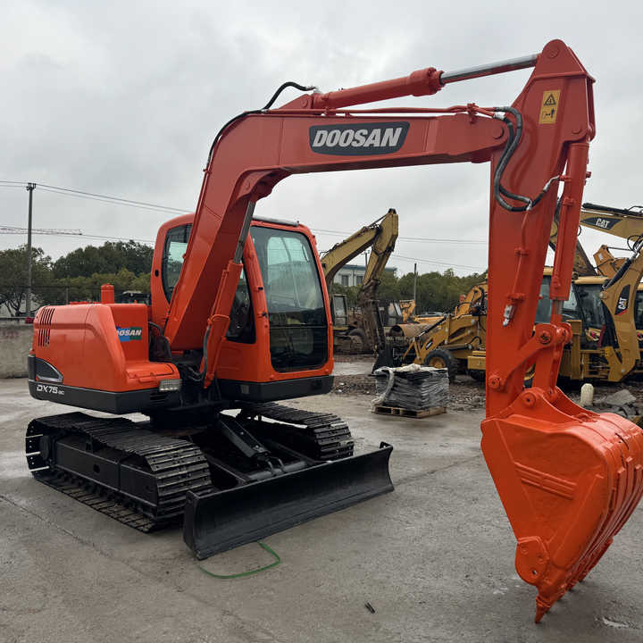 Doosan DX75-9C Used Excavator Crawler Second Hand Korean Engine DX75-9C Small Digger for Home or Farm - Crawler excavator: picture 1 Doosan DX75-9C Used Excavator Crawler Second Hand Korean Engine DX75-9C Small Digger for Home or Farm - Crawler excavator: picture 1