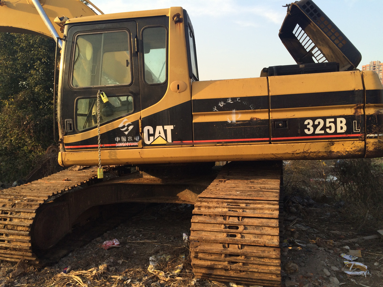 Used Caterpillar excavator CAT 325BL in good condition for sale - Crawler excavator: picture 2 Used Caterpillar excavator CAT 325BL in good condition for sale - Crawler excavator: picture 2