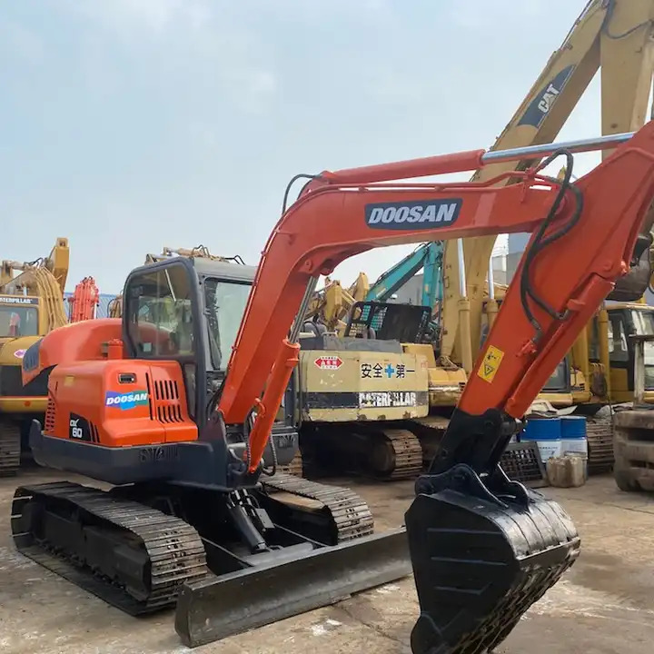 Used Doosan 6ton dx60 dx55 dx75 excavator made in Korea - Crawler excavator: picture 2 Used Doosan 6ton dx60 dx55 dx75 excavator made in Korea - Crawler excavator: picture 2