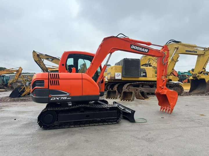 Used Excavator Doosan Dx75-9C Excavators Earth-moving Machinery Doosan Dx60 Dx80 Dx75 Dx225 Dh55 Dx60-9c for Sale - Crawler excavator: picture 5 Used Excavator Doosan Dx75-9C Excavators Earth-moving Machinery Doosan Dx60 Dx80 Dx75 Dx225 Dh55 Dx60-9c for Sale - Crawler excavator: picture 5