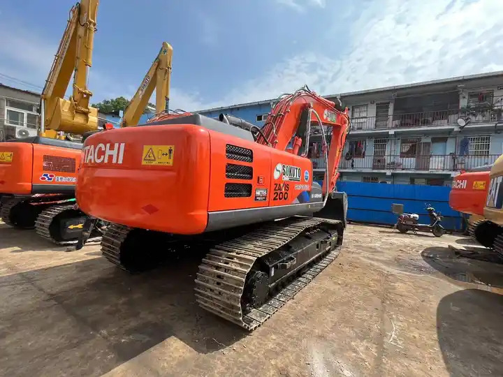 Used Hitachi ZX200 crawler Excavator, Japan Made used Hitachi ZX200 large Excavator in good condition on sale - Crawler excavator: picture 2 Used Hitachi ZX200 crawler Excavator, Japan Made used Hitachi ZX200 large Excavator in good condition on sale - Crawler excavator: picture 2