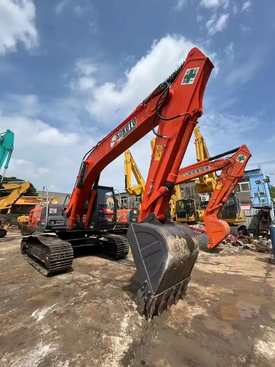 Used Hitachi ZX200 crawler Excavator, Japan Made used Hitachi ZX200 large Excavator in good condition on sale - Crawler excavator: picture 5 Used Hitachi ZX200 crawler Excavator, Japan Made used Hitachi ZX200 large Excavator in good condition on sale - Crawler excavator: picture 5