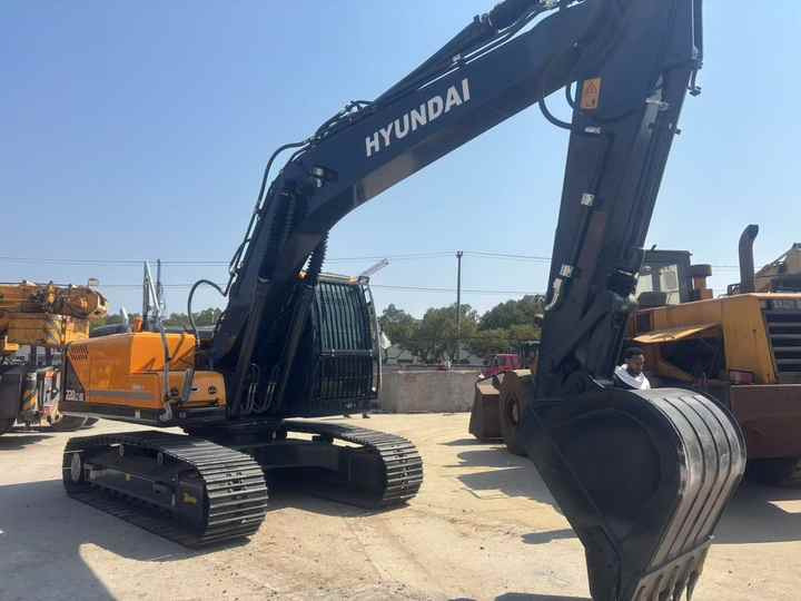 Used Original Korea Multifunction Crawler Excavator Hyundai HX220L High Efficiency Hyundai 225LC 220LC in Good Condition on Sale - Excavator: picture 4 Used Original Korea Multifunction Crawler Excavator Hyundai HX220L High Efficiency Hyundai 225LC 220LC in Good Condition on Sale - Excavator: picture 4