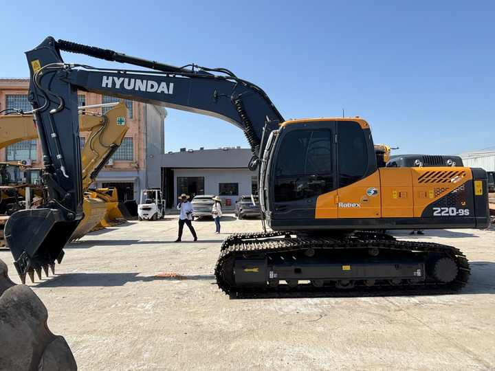 Used Original Korea Multifunction Crawler Excavator Hyundai HX220L High Efficiency Hyundai 225LC 220LC in Good Condition on Sale - Excavator: picture 5 Used Original Korea Multifunction Crawler Excavator Hyundai HX220L High Efficiency Hyundai 225LC 220LC in Good Condition on Sale - Excavator: picture 5