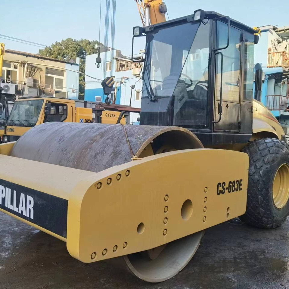 Used Road making machine CAT CS 683E roller - Road roller: picture 1 Used Road making machine CAT CS 683E roller - Road roller: picture 1