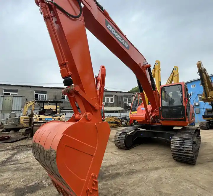 Used original Korea Doosan 20 ton excavator with cheap price and good condition DOOSAN Dx220LC-9e - Crawler excavator: picture 1 Used original Korea Doosan 20 ton excavator with cheap price and good condition DOOSAN Dx220LC-9e - Crawler excavator: picture 1