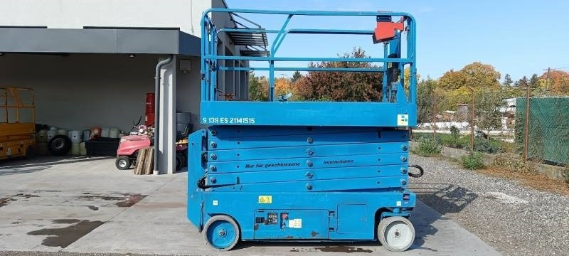 Genie GS4047 - 13,7m - electric - Scissor lift: picture 4 Genie GS4047 - 13,7m - electric - Scissor lift: picture 4