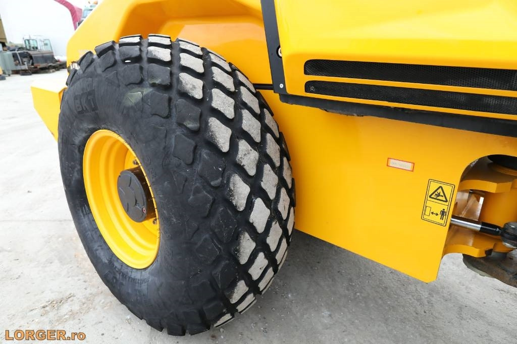 Compactor JCB VM 117: picture 11