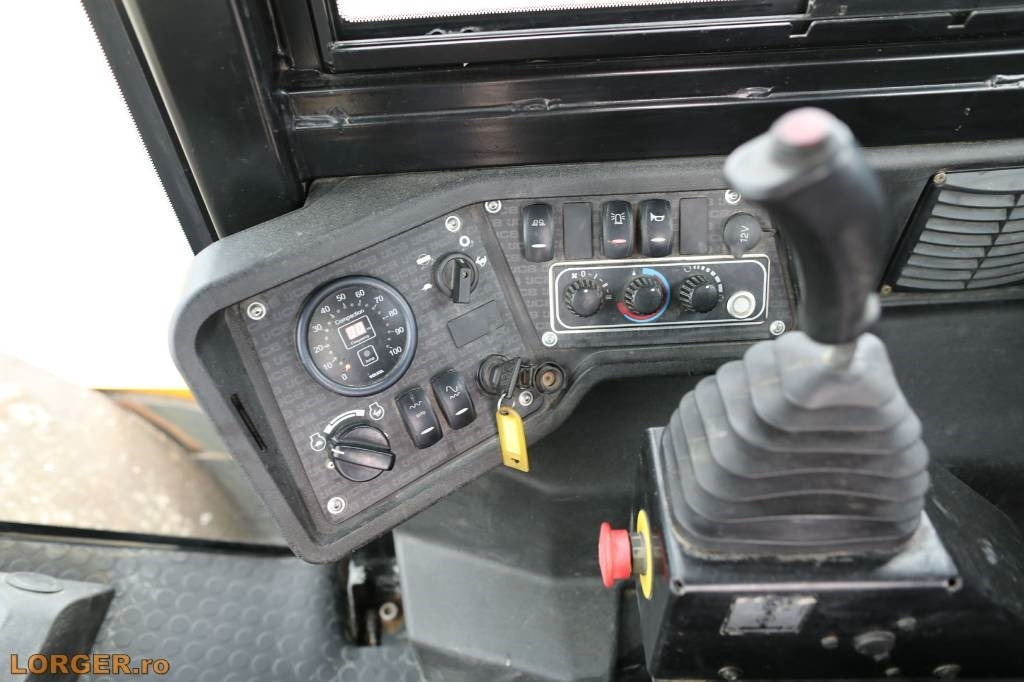 Compactor JCB VM 117: picture 17