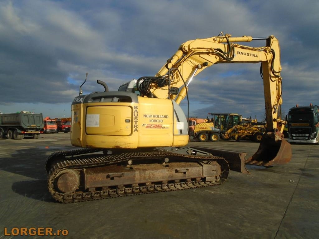 New Holland E 235 B SR-2* Blade - Crawler excavator: picture 5 New Holland E 235 B SR-2* Blade - Crawler excavator: picture 5