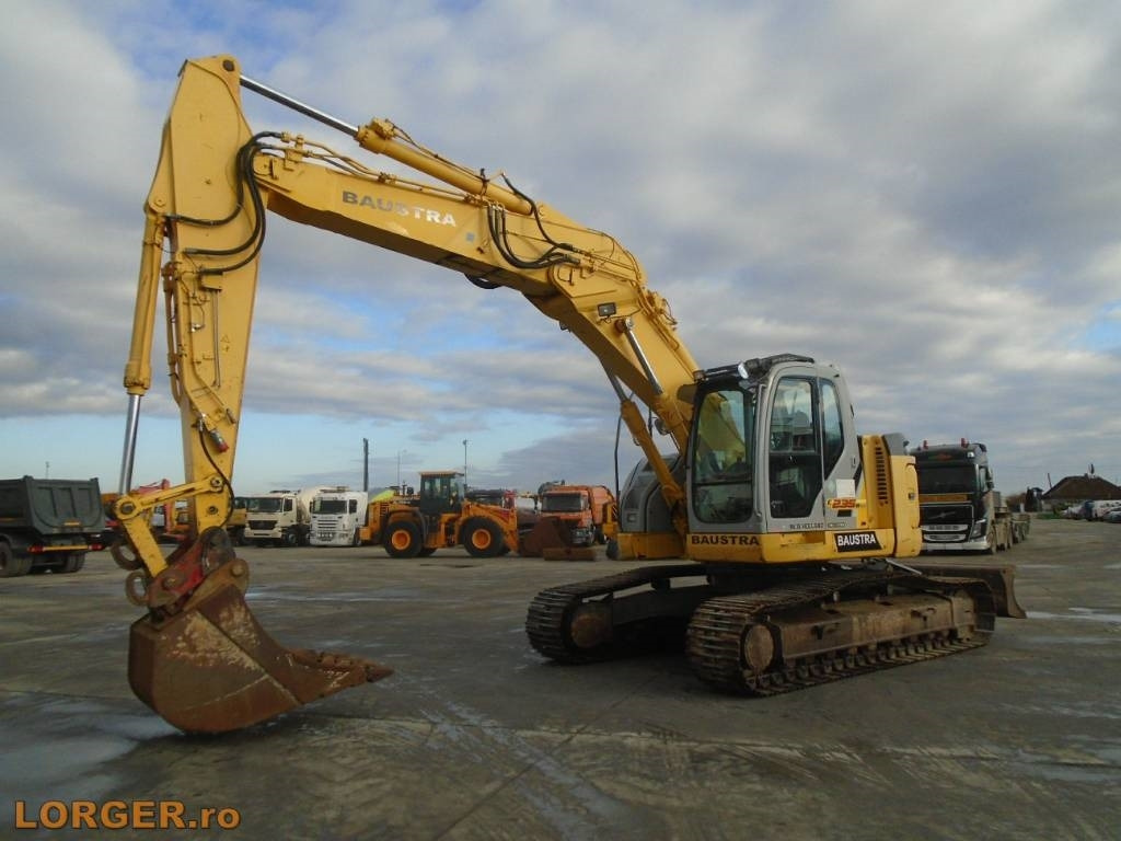 New Holland E 235 B SR-2* Blade - Crawler excavator: picture 2 New Holland E 235 B SR-2* Blade - Crawler excavator: picture 2