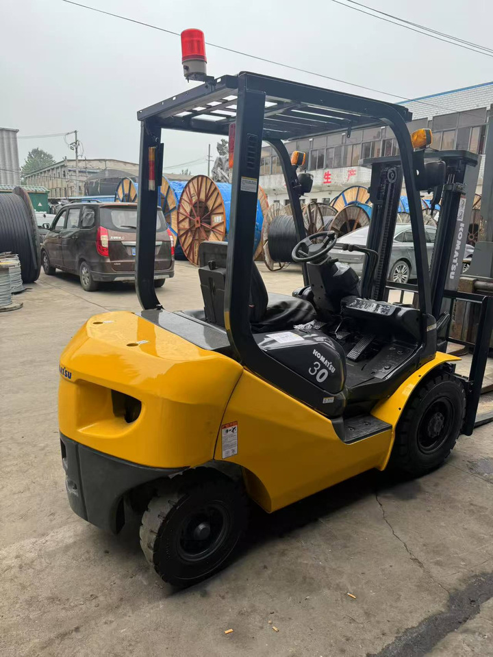 KOMATSU FD30 - Forklift: picture 4 KOMATSU FD30 - Forklift: picture 4