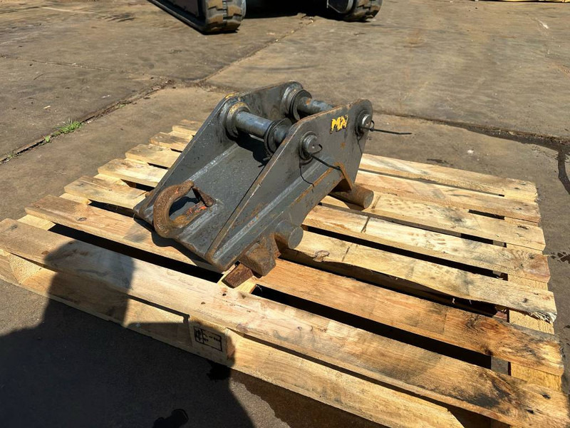 Matt Nielen CW10 quick coupler / snelwissel - Quick coupler for Construction machinery: picture 3 Matt Nielen CW10 quick coupler / snelwissel - Quick coupler for Construction machinery: picture 3