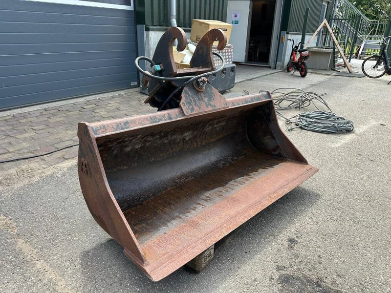 Pladdet CW10 tilt bucket / schwenklöffel / kantelbak graafbak - Bucket for Construction machinery: picture 2 Pladdet CW10 tilt bucket / schwenklöffel / kantelbak graafbak - Bucket for Construction machinery: picture 2