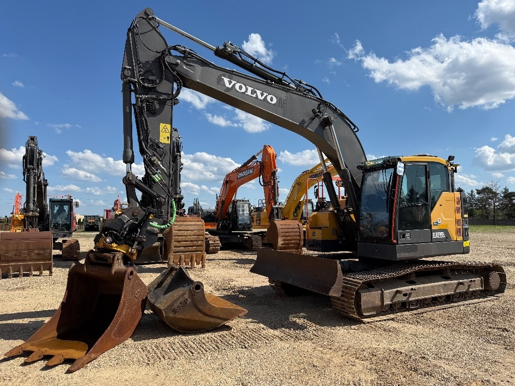 Crawler excavator Volvo ECR 235 EL: picture 1