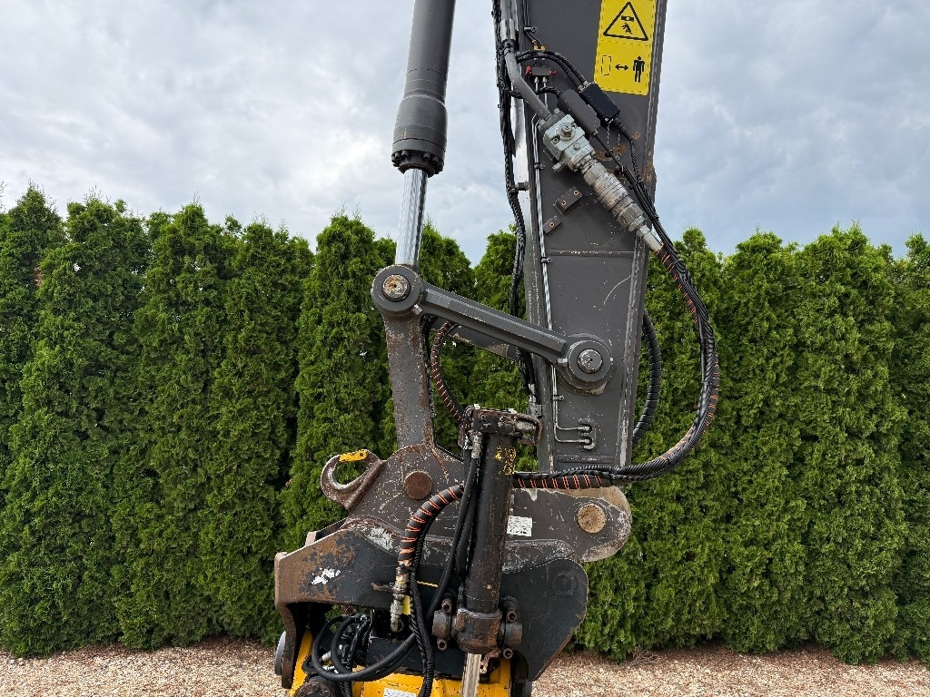 Crawler excavator Volvo ECR 235 EL: picture 17