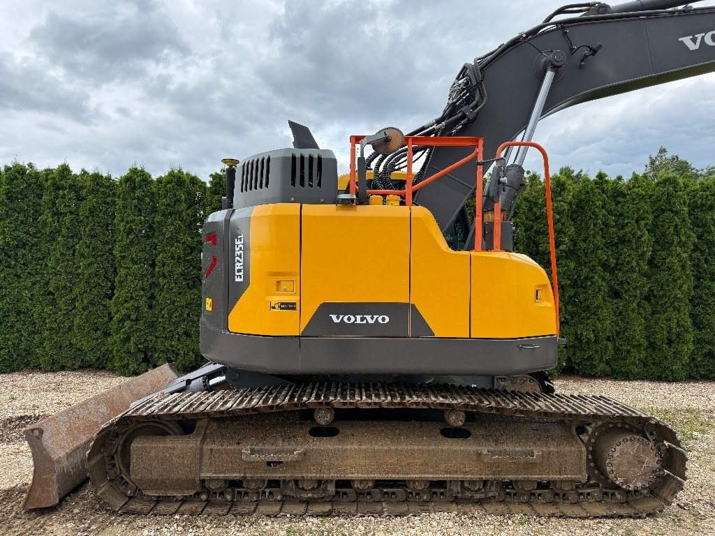 Crawler excavator Volvo ECR 235 EL: picture 9