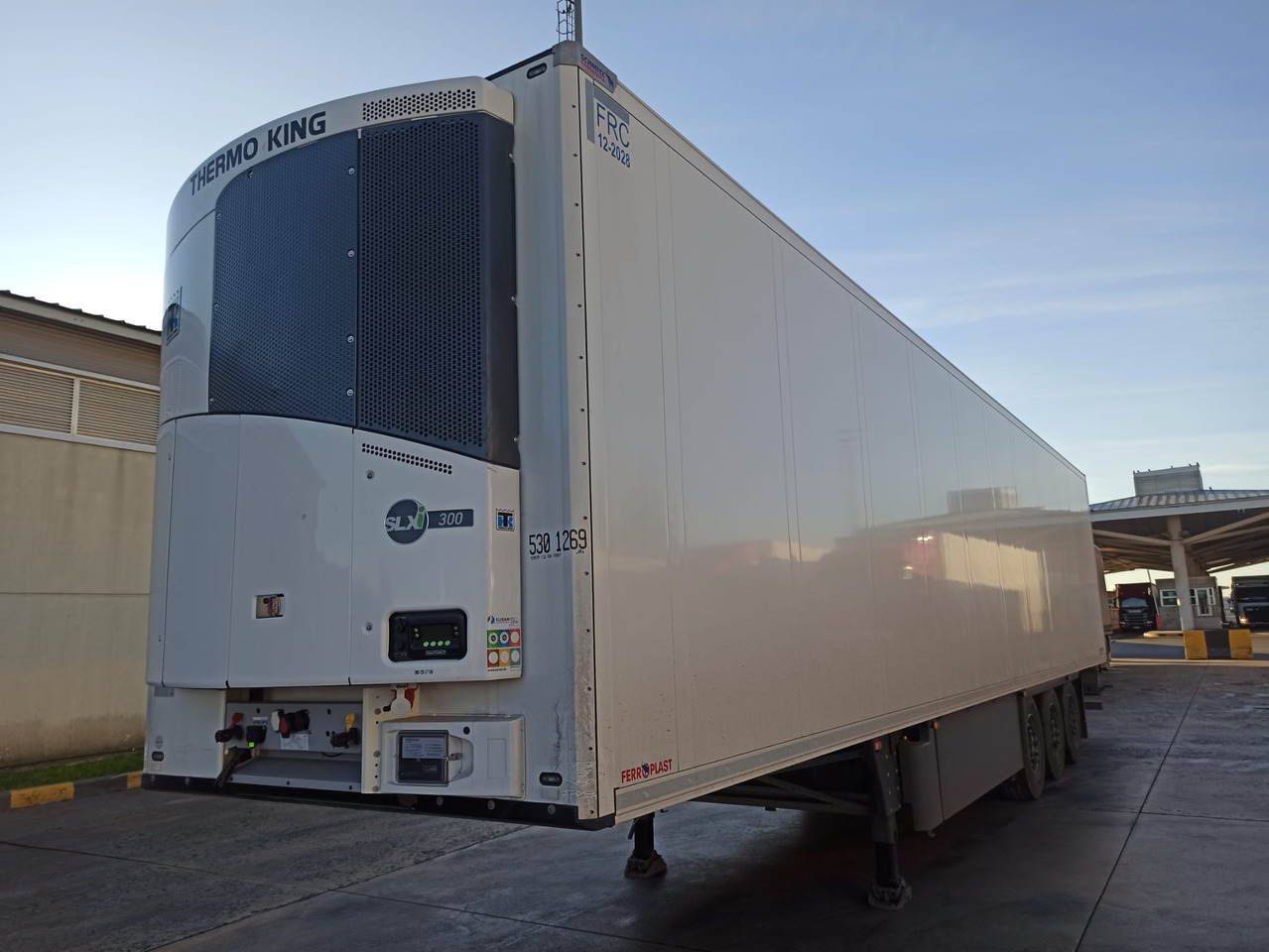 SCHMITZ CARGOBULL ThermoKing SKO 24/L - 13.4 FP COOL V7 FP 60 SMART - Refrigerator semi-trailer: picture 1 SCHMITZ CARGOBULL ThermoKing SKO 24/L - 13.4 FP COOL V7 FP 60 SMART - Refrigerator semi-trailer: picture 1