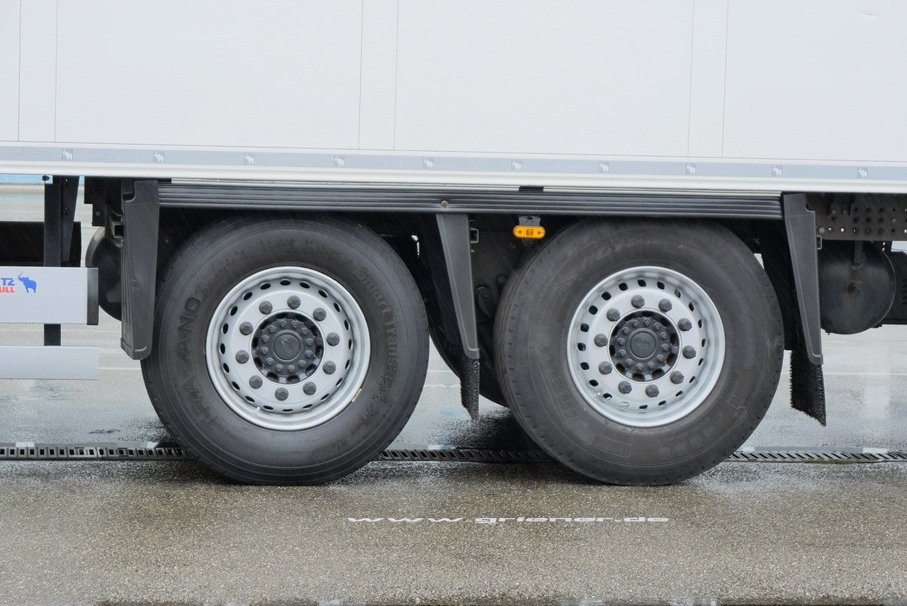 Closed box semi-trailer Schmitz Cargobull SKO 18 /LBW BÄR 2500 kg / CARRIER 1550 / LIFT: picture 9