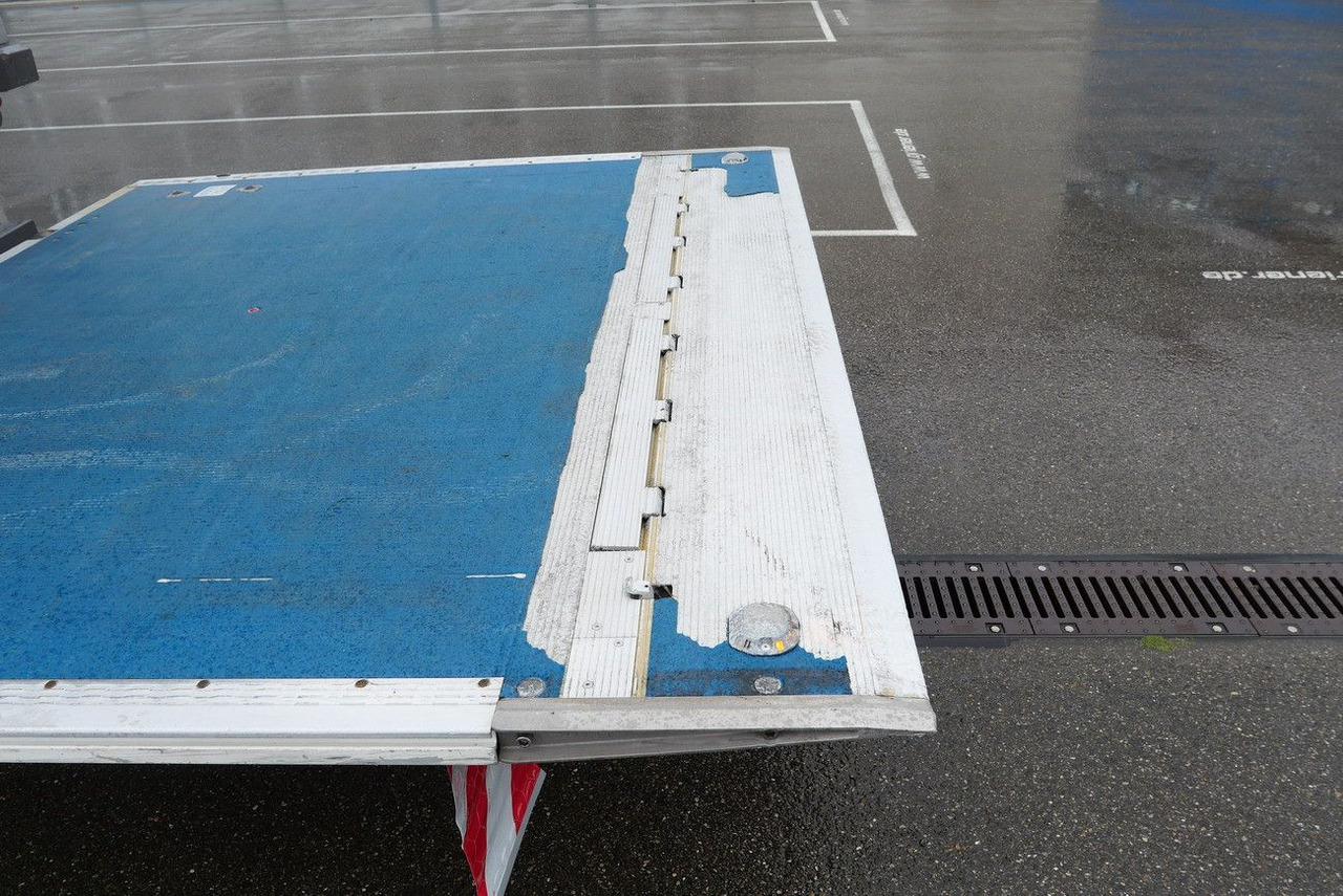 Closed box semi-trailer Schmitz Cargobull SKO 18 /LBW BÄR 2500 kg / CARRIER 1550 / LIFT: picture 25