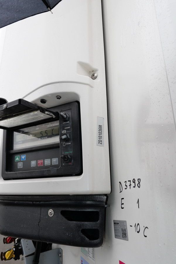 Closed box semi-trailer Schmitz Cargobull SKO 18 /LBW BÄR 2500 kg / CARRIER 1550 / LIFT: picture 16