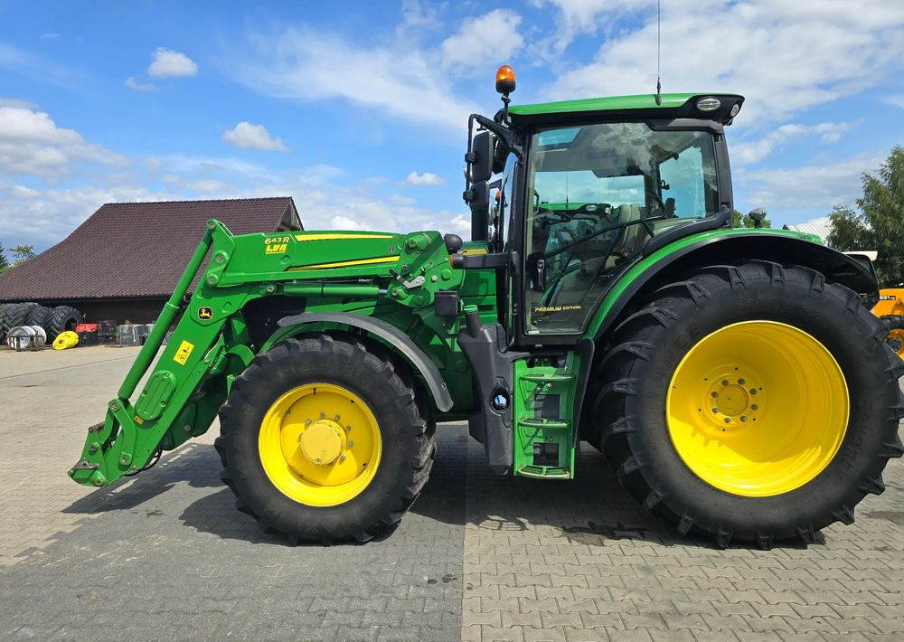 John Deere 6145 R z turem - Farm tractor: picture 3 John Deere 6145 R z turem - Farm tractor: picture 3