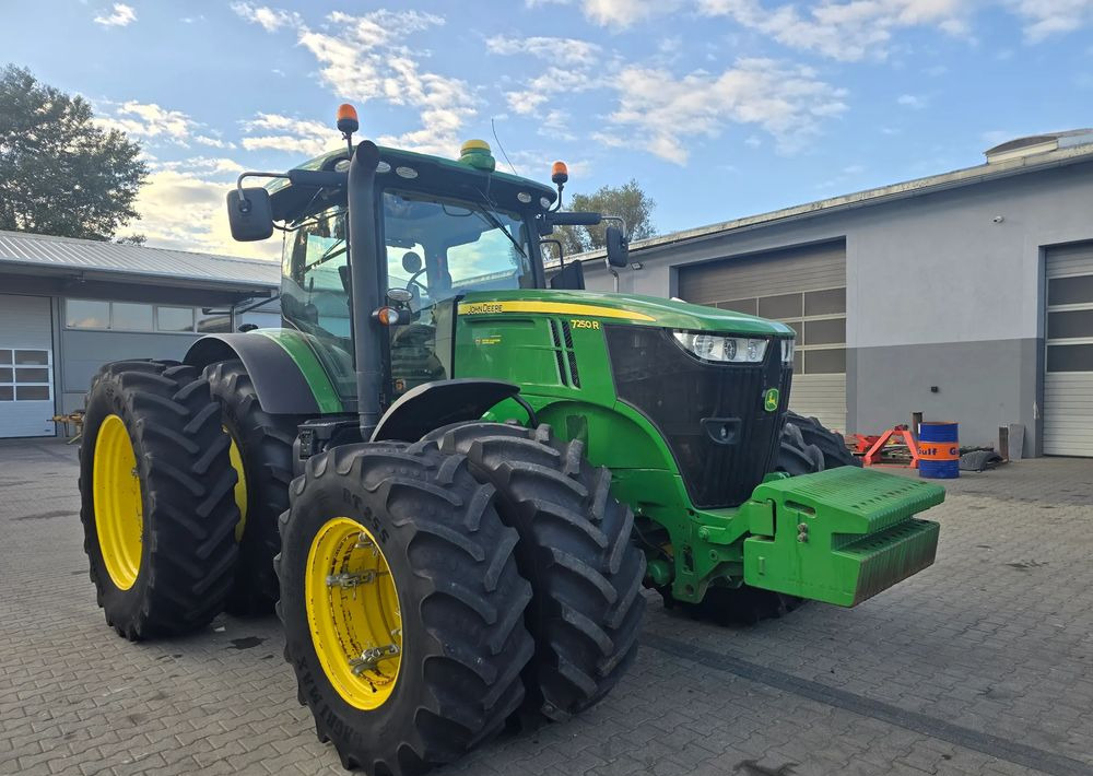 John Deere 7250R - Farm tractor: picture 1 John Deere 7250R - Farm tractor: picture 1