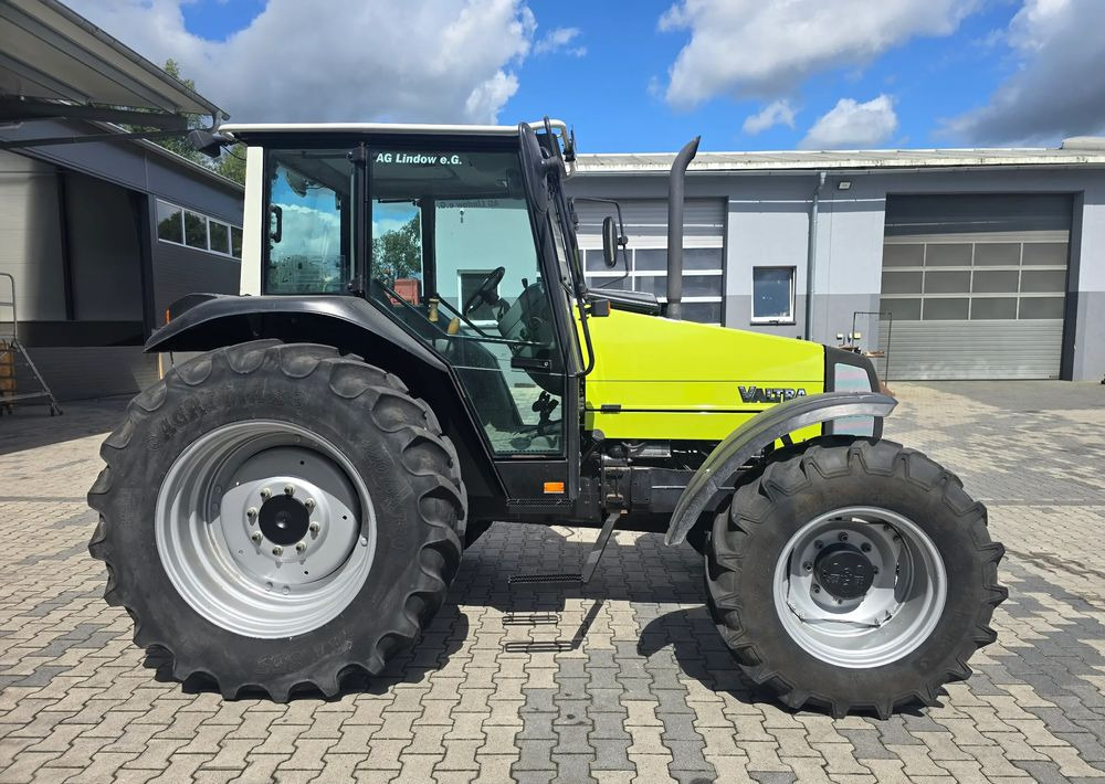 Valtra 800 - Farm tractor: picture 5 Valtra 800 - Farm tractor: picture 5