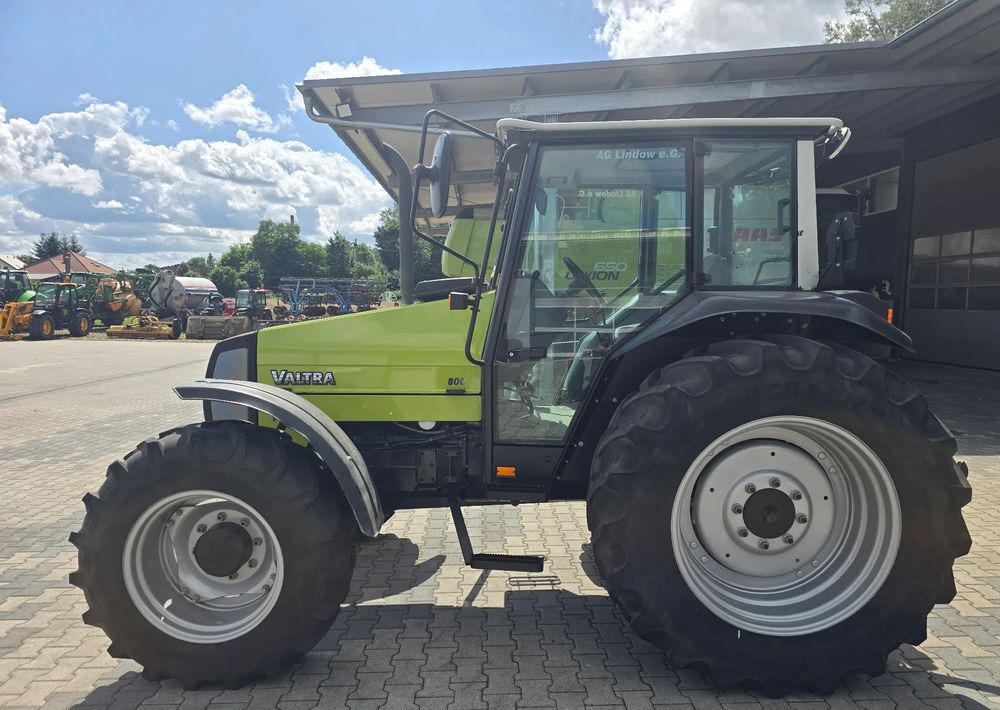 Valtra 800 - Farm tractor: picture 4 Valtra 800 - Farm tractor: picture 4