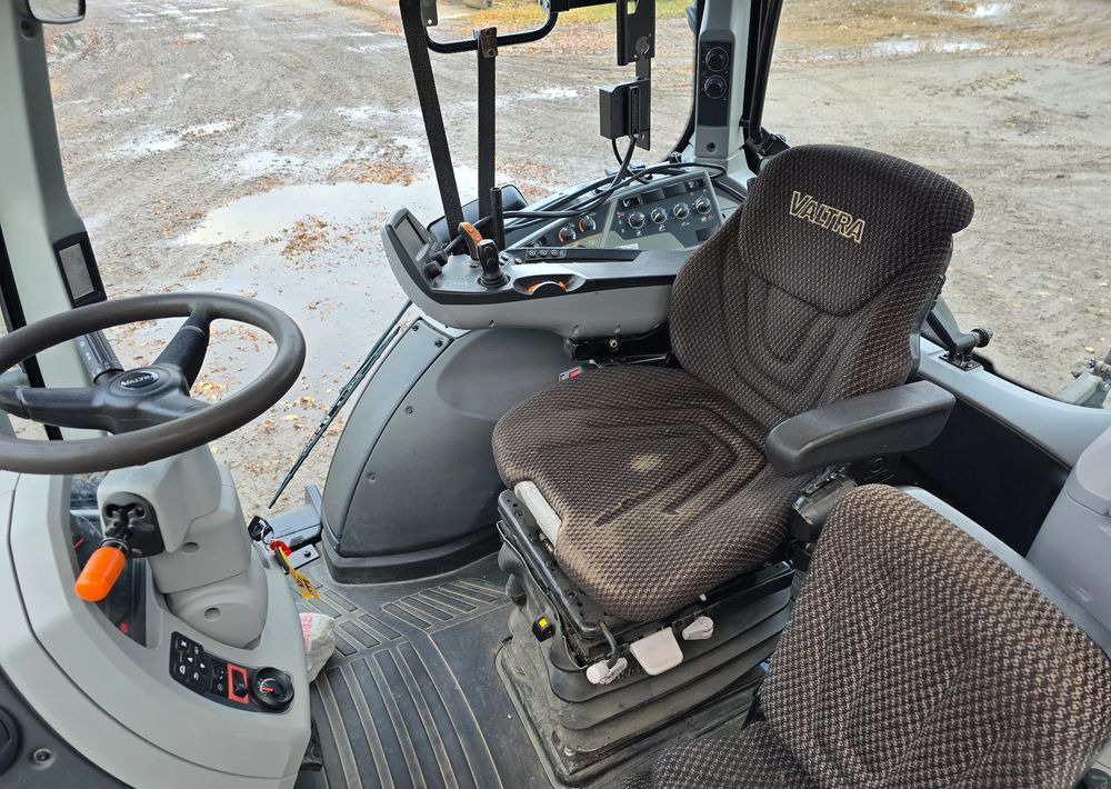 Valtra T 174S - Farm tractor: picture 5 Valtra T 174S - Farm tractor: picture 5