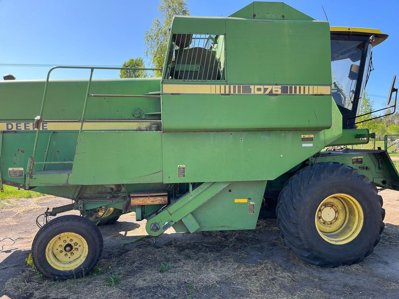 John Deere 1075 - Combine harvester: picture 2 John Deere 1075 - Combine harvester: picture 2
