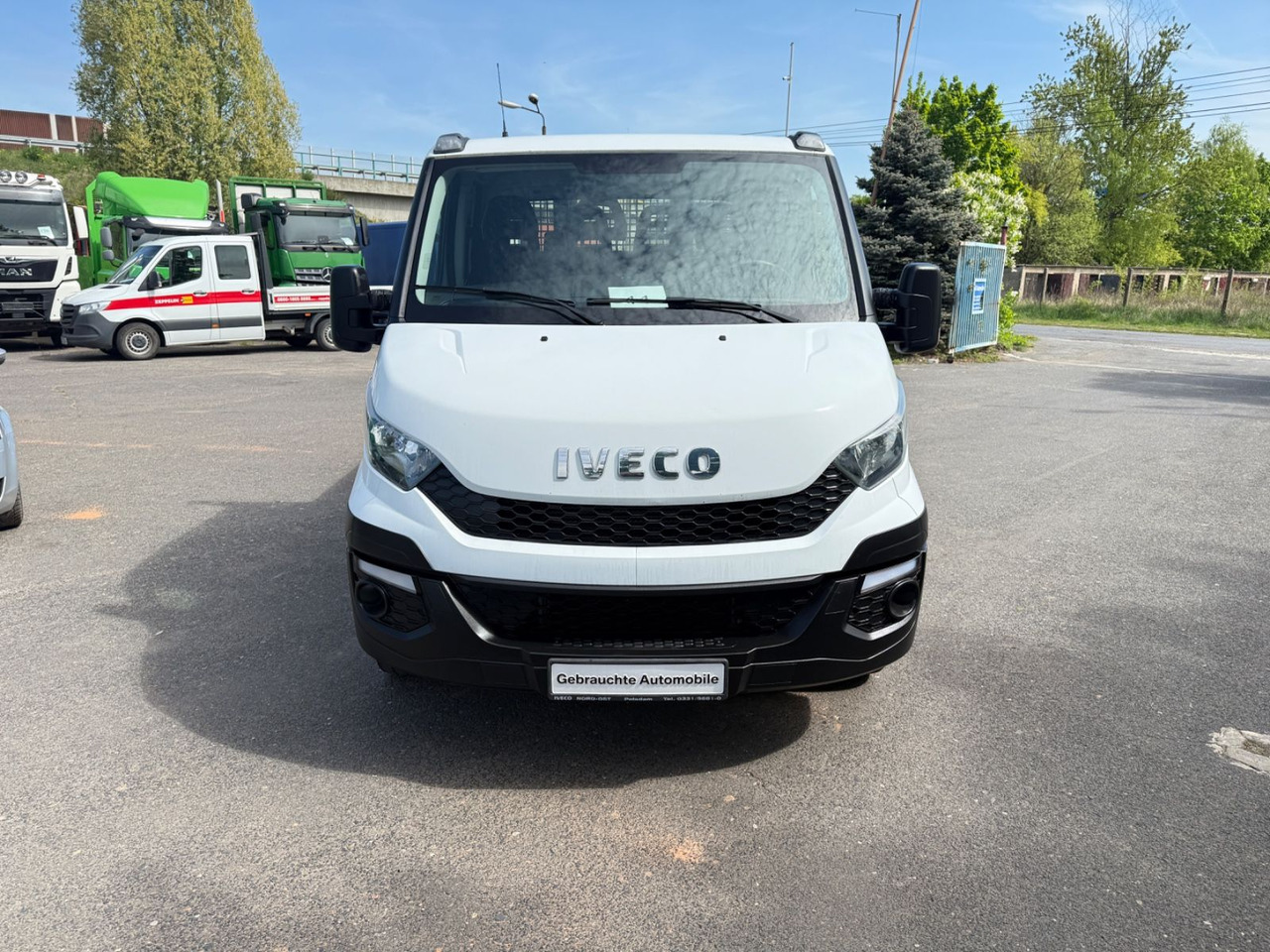 Iveco Daily Doppelkabine 35 S 130 7 Sitzer - Flatbed van: picture 1 Iveco Daily Doppelkabine 35 S 130 7 Sitzer - Flatbed van: picture 1